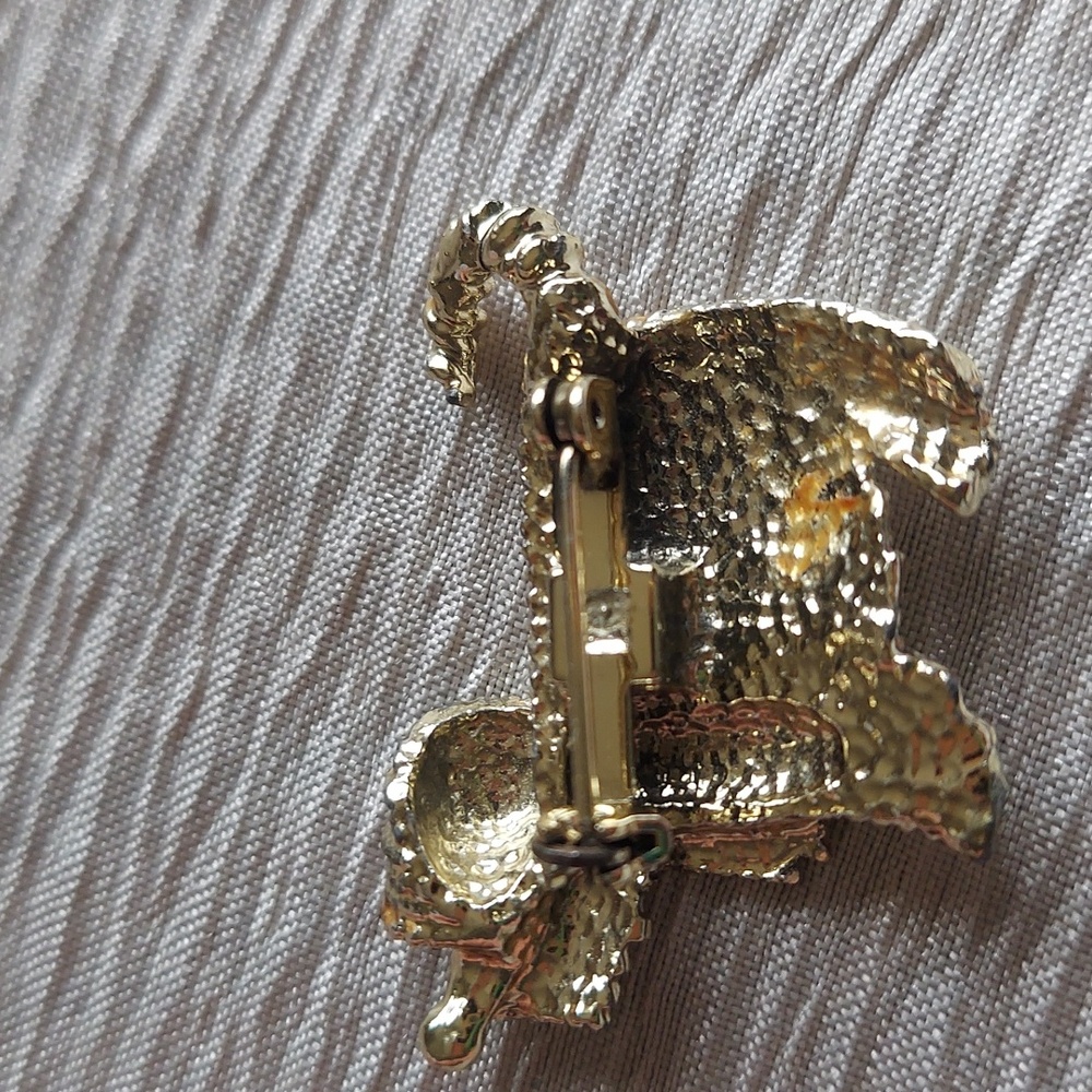 Vintage Gold Tone Shaggy Dog Signed Sarah Coventry Pin Brooch - Picture 3 of 3